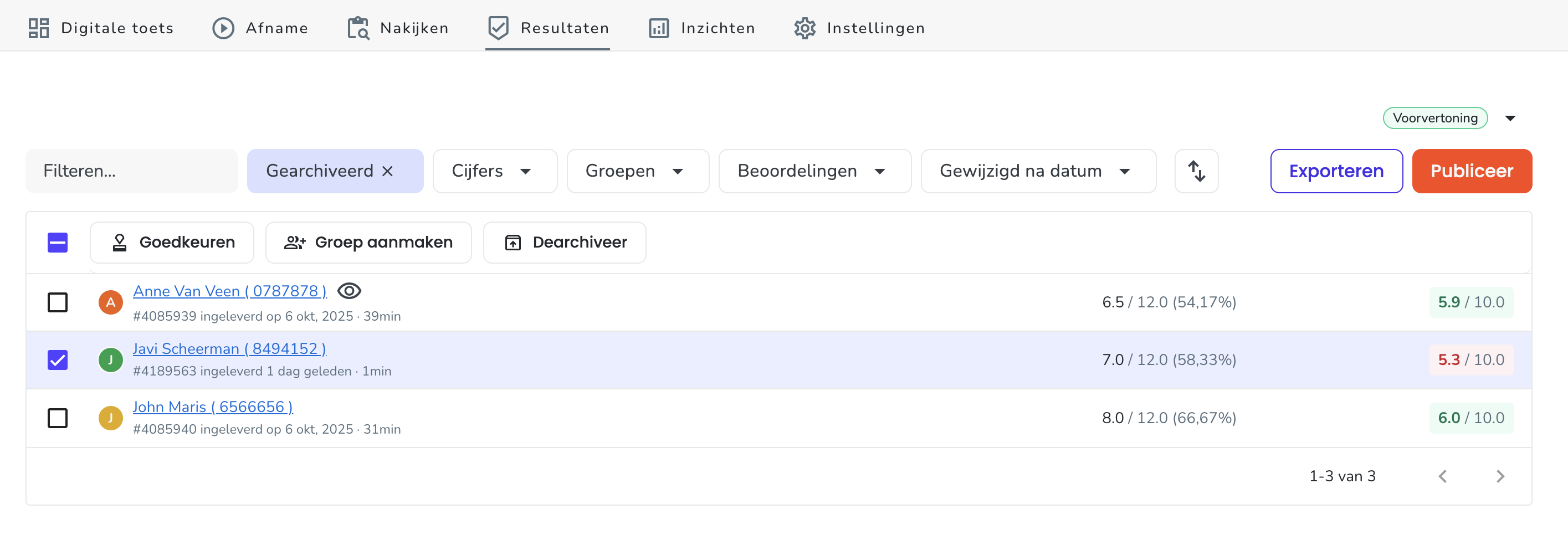 Een schermafbeelding waarop gearchiveerde resultaten te zien zijn. Eén daarvan is geselecteerd om uit het archief te worden gehaald